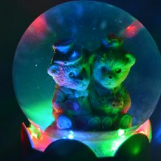 Glob luminos LED cu figurine in lichid, diverse modele