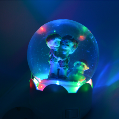 Glob luminos LED cu figurine in lichid, diverse modele
