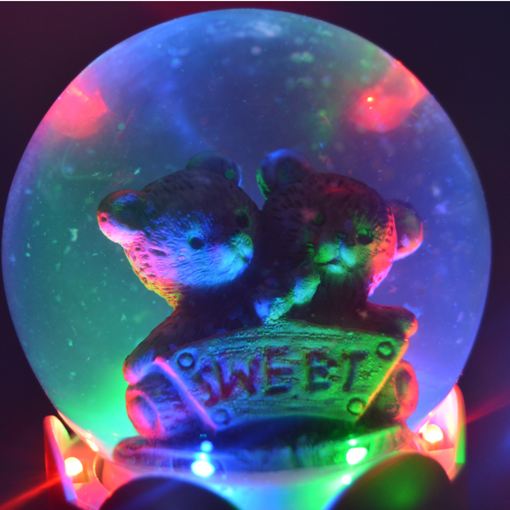 Glob luminos LED cu figurine in lichid, diverse modele